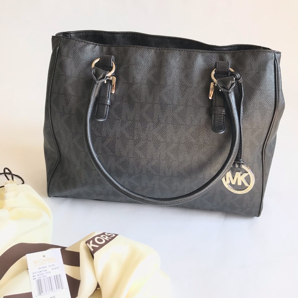 MICHAEL KORS Jet Set Work Tote in Black